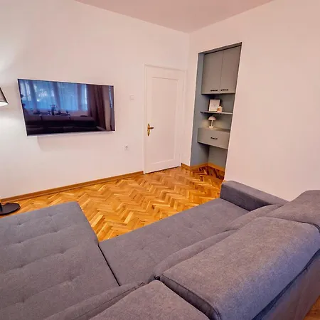 Elegant And Classic 2bd With Free Parking By Apartmax Апартаменты Варна