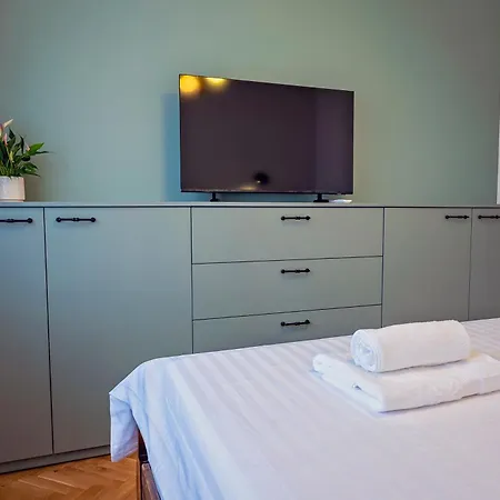 Elegant And Classic 2bd With Free Parking By Apartmax * Варна