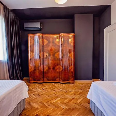 Апартаменты Elegant And Classic 2bd With Free Parking By Apartmax