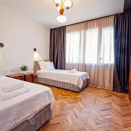 Elegant And Classic 2bd With Free Parking By Apartmax Апартаменты Варна