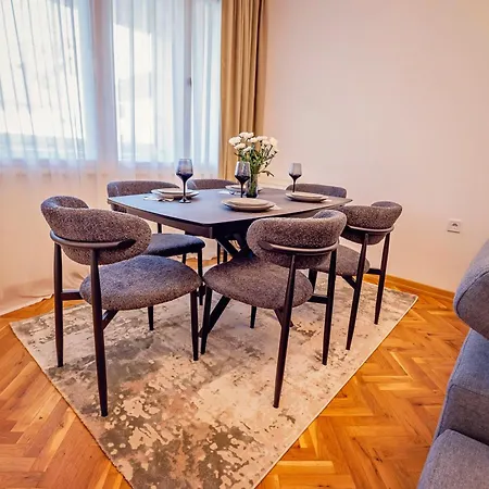 Elegant And Classic 2bd With Free Parking By Apartmax Варна